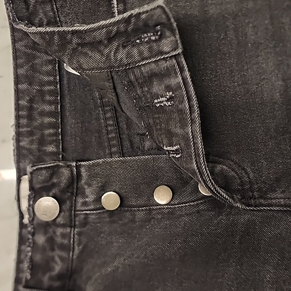 Excellent condition size US 25 black jean shorts - Picture 3 of 4